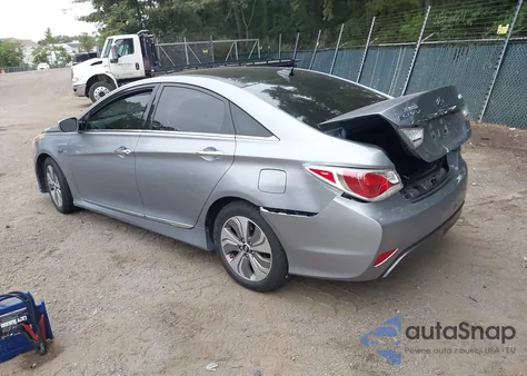 2015 Hyundai Sonata Hybrid Limited z USA, uszkodzony, nr VIN KMHEC4A49FA129813